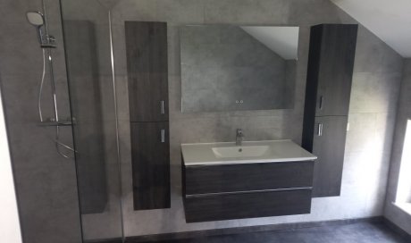 Création de salle de bain avec baignoire et douche à Anderlues