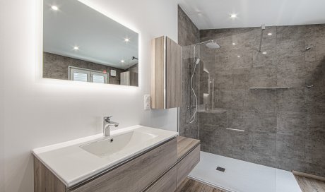 Professionnel pour création de salle de bain avec bac à douche à Bruxelles