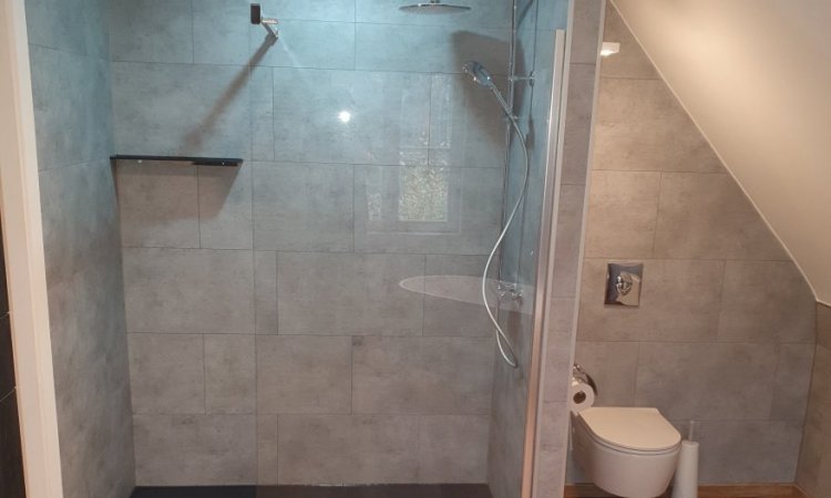 Professionnel pour création de salle de bain avec bac à douche à Bruxelles