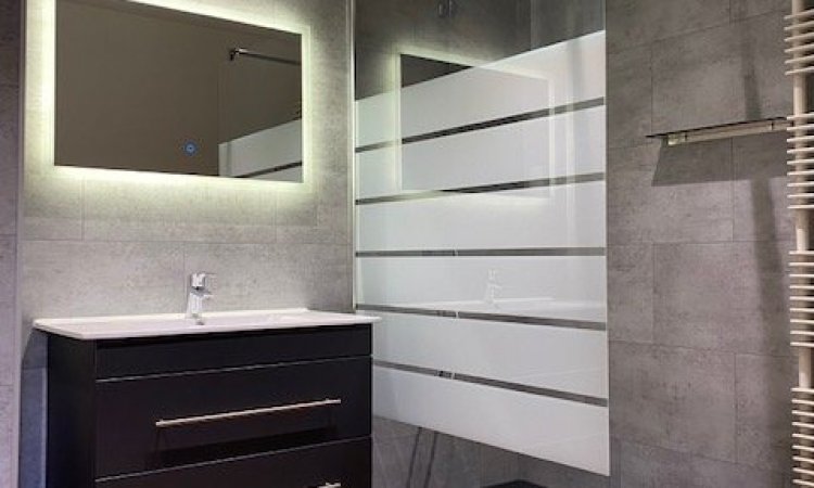 Professionnel pour création de salle de bain avec bac à douche à Bruxelles