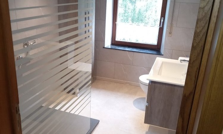 Rénovation salle de bain sénior accessible personne à mobilité réduite à Dinant