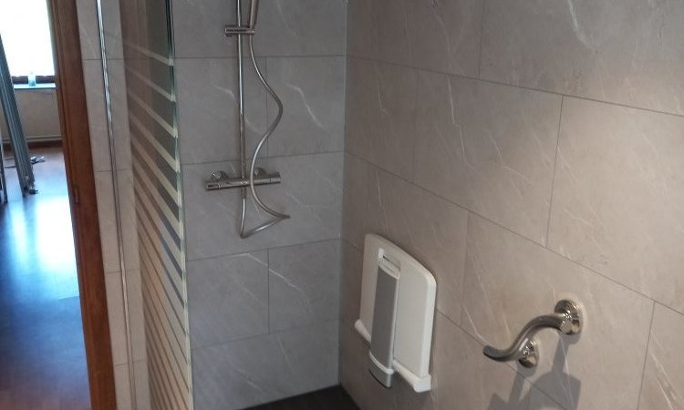 Rénovation salle de bain sénior accessible personne à mobilité réduite à Dinant