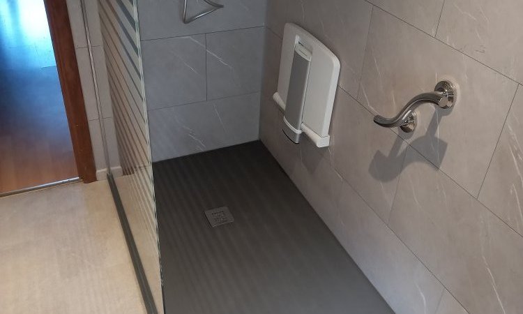 Rénovation salle de bain sénior accessible personne à mobilité réduite à Dinant