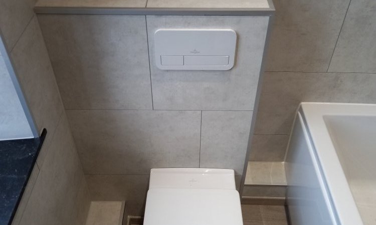 Installation toilette suspendue à Dinant