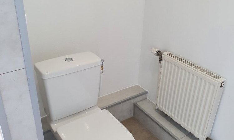 Création complète d'une salle de douche avec toilette dans une chambre parentale à Lille