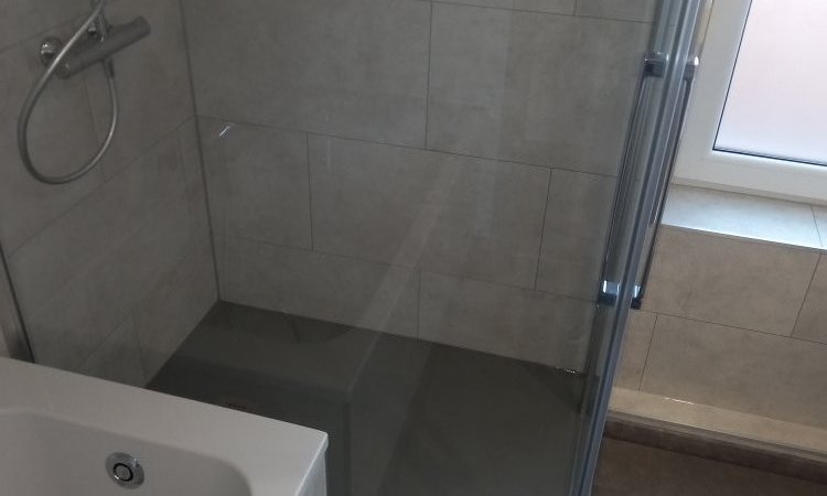 Réaménagement d'une salle de bain avec douche et baignoire à Fléron - Belgique