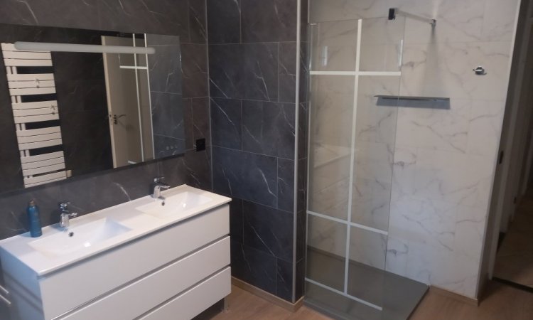 Rénovation salle de bain complète avec baignoire et douche à Anderlecht